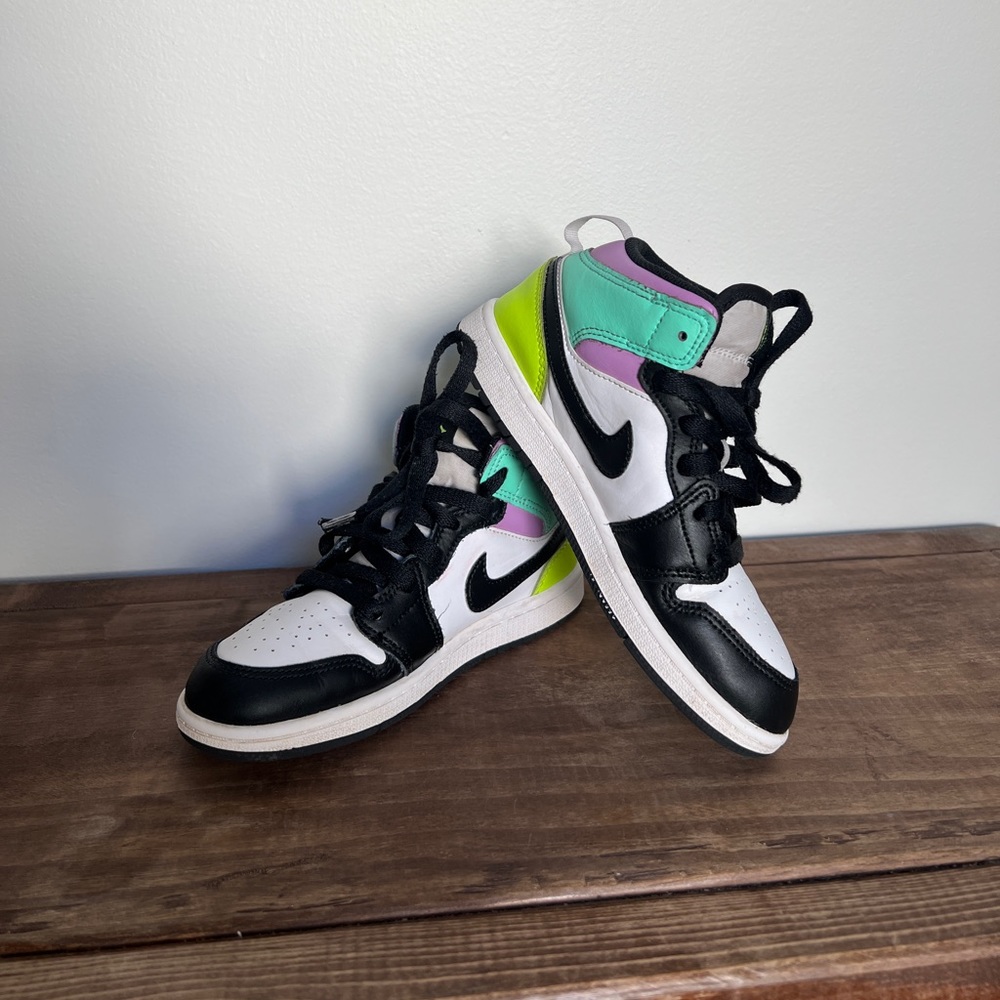 2021
Air Jordan 1 Mid GS 'Pastel size 1.5y